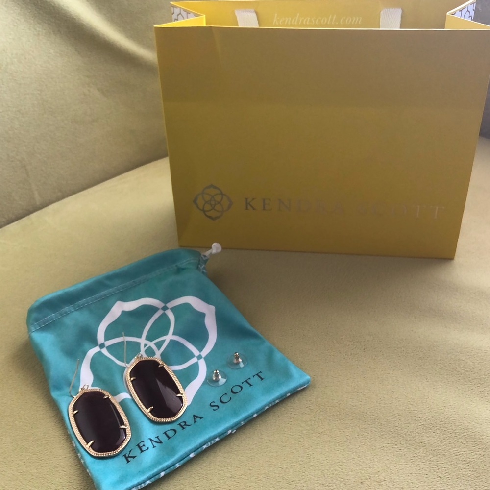 NWOT Maroon Kendra Scott Earrings